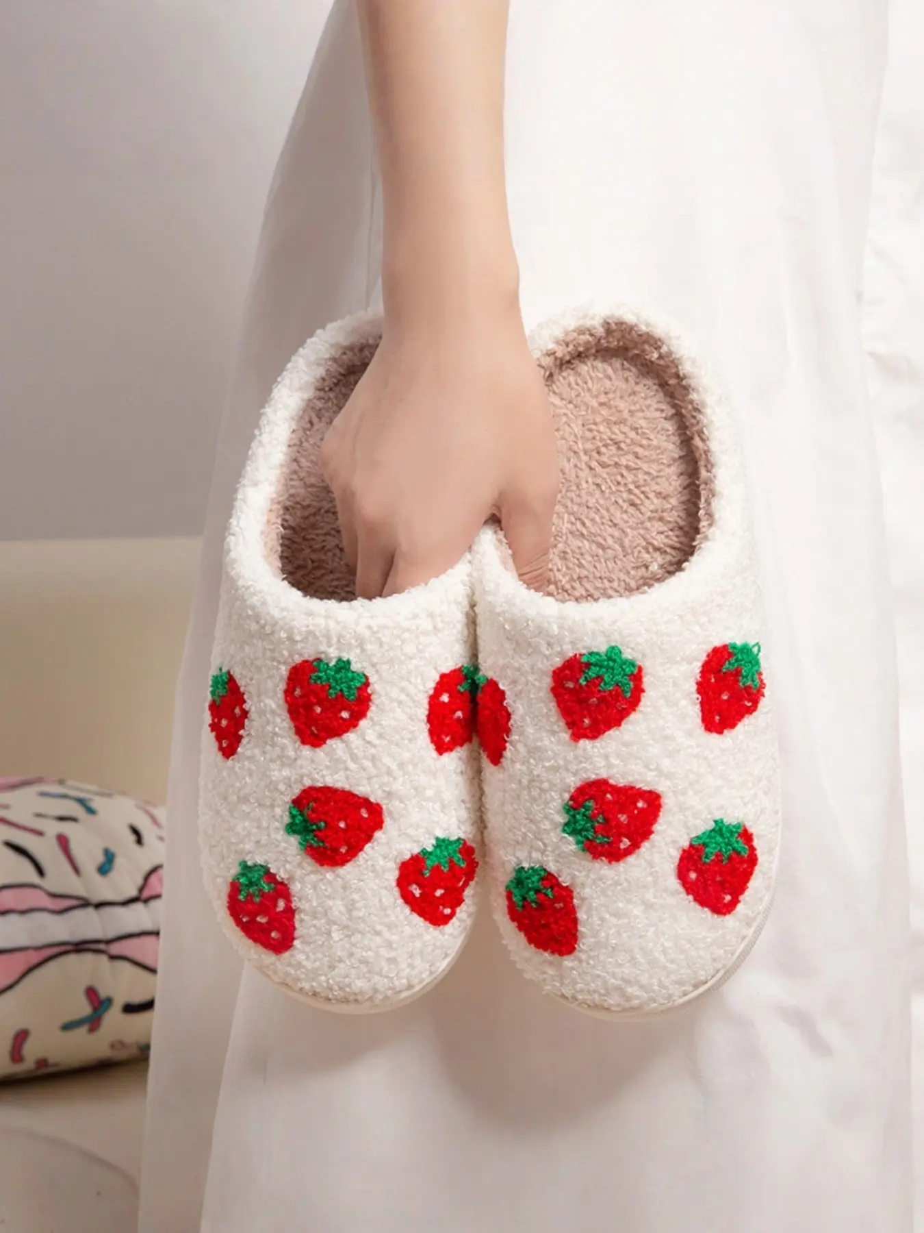 Women's Cute Strawberry Print Plush Indoor Slippers, Lightweight Durable Soft Comfortable Flat Sole, All-Season Casual Home Wear