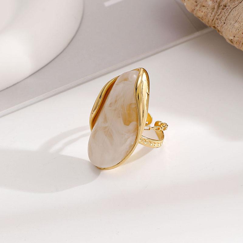 Geometric resin ring with a French high-end feel, light luxury open ring, stainless steel amber gradient accessory, hand jewelry that is not prone to fading