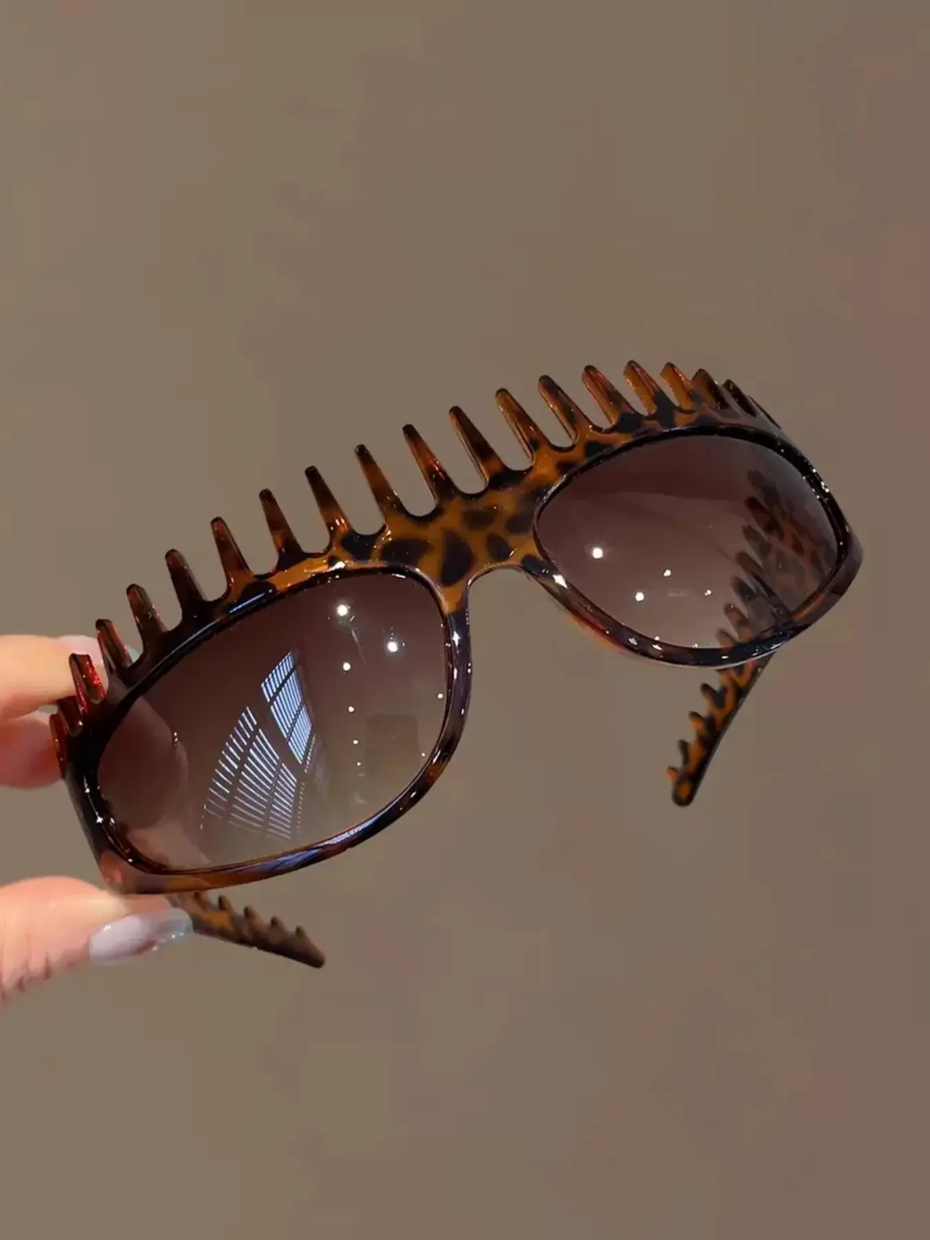 Trendy Unisex Sunglasses Headband Accessory, Perfect for Beach and Garden Parties, Fashionable Sunglass Style Headband