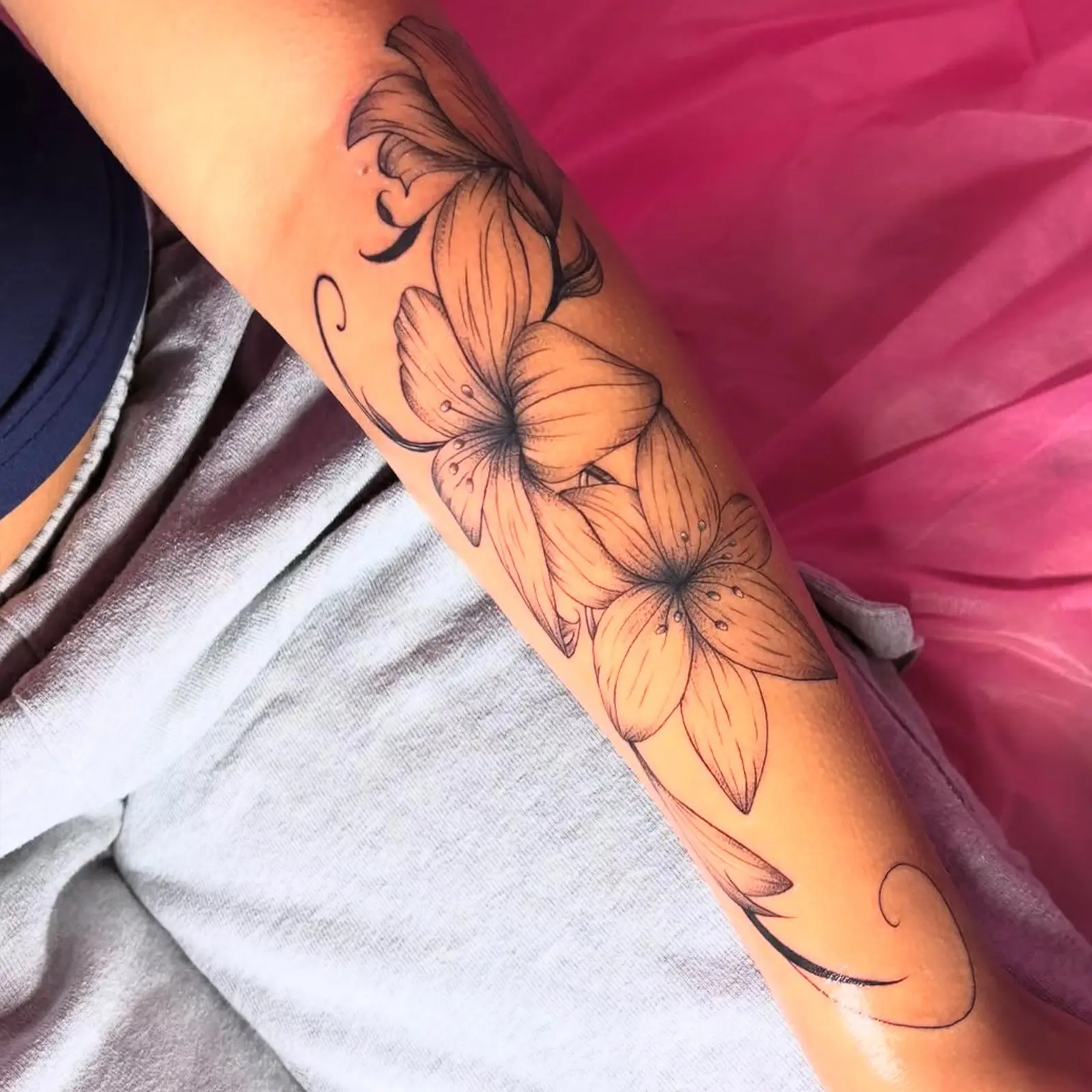 Temporary Tattoo Sticker Set, 4-Piece Realistic Dark Lily & Dot Work, Delicate Line Print Decals with Waterproof Ink for Long Wear