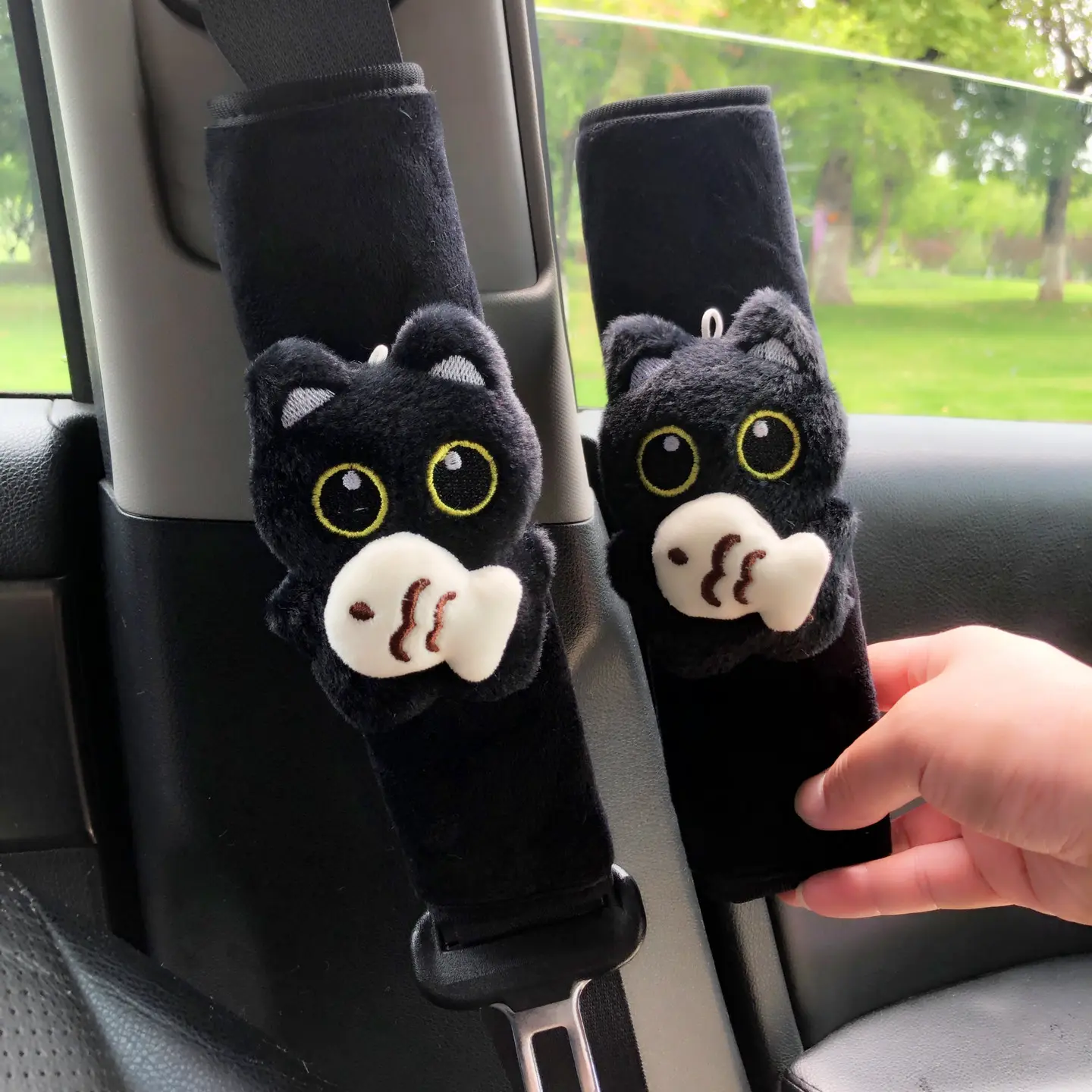 Black Cat Seat Belt Shoulder Pad Cover Cute Plush Car Safety Belt Cushion Anti-Chafe Neck Protection Strap Pad Interior Car Accessory Decorative Hanging Ornament Kawaii Cat Car Decor Soft Comfortable Universal Fit Vehicle Interior Styling