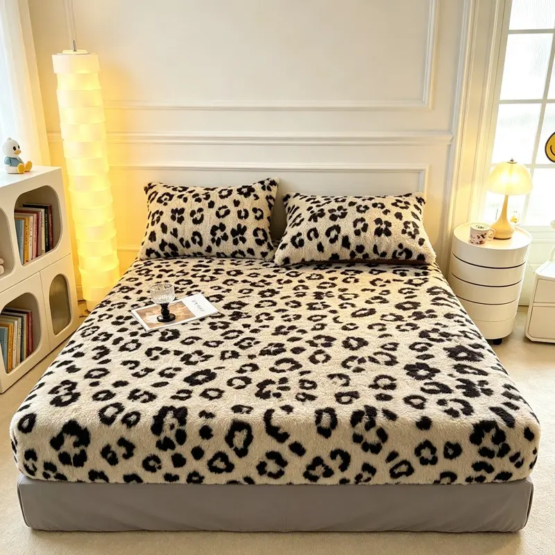Leopard Print Plush Bed Sheet Set, Soft Bedding Sets, Includes 1 Mattress Cover + 2 Pillowcases, Thickened Winter Non-Slip Full Coverage