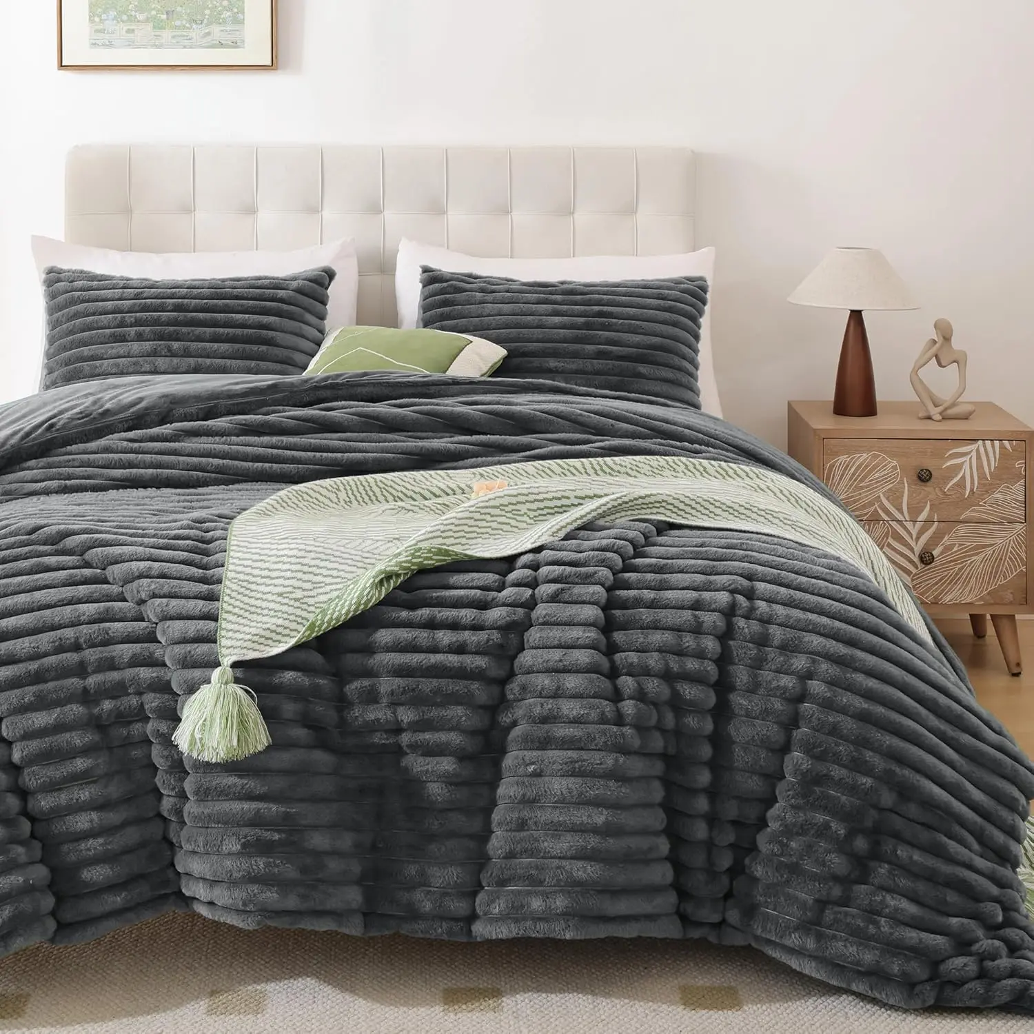 Queen Comforter Set 3 Pieces - Dark Grey Fleece Comforter Set, Luxury Fuzzy Queen Bedding Set, Soft Warm Bed Set All Season, Faux Fur Comforter with 2 Pillow