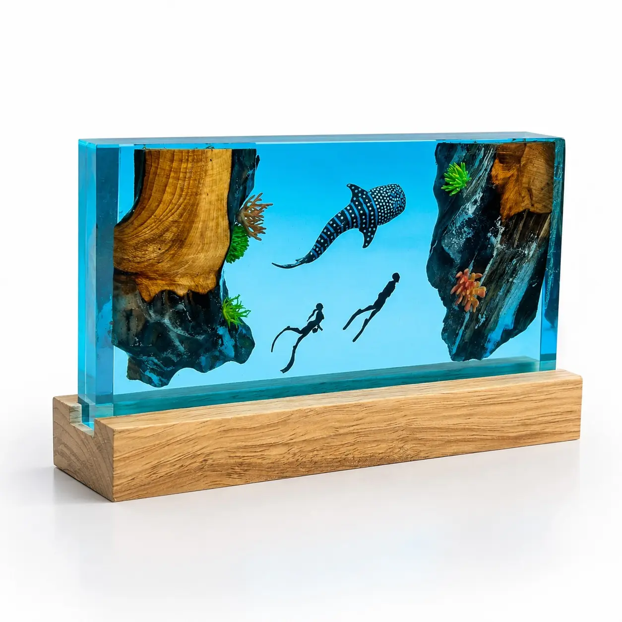 Ocean Resin Craft Whale Shark & Diver Figurine Statue, Decorative Sculptures, Decorative Statues, Home Decor Gift Lamp, Unique Handmade Artwork, Perfect Present for Aquatic Lovers, Decorative Home Ornament