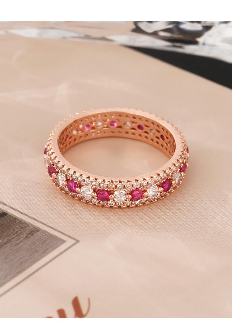 The new pink diamond ring for young girls with white diamonds and a full ring of pink diamonds exudes an exquisite and high-end feel