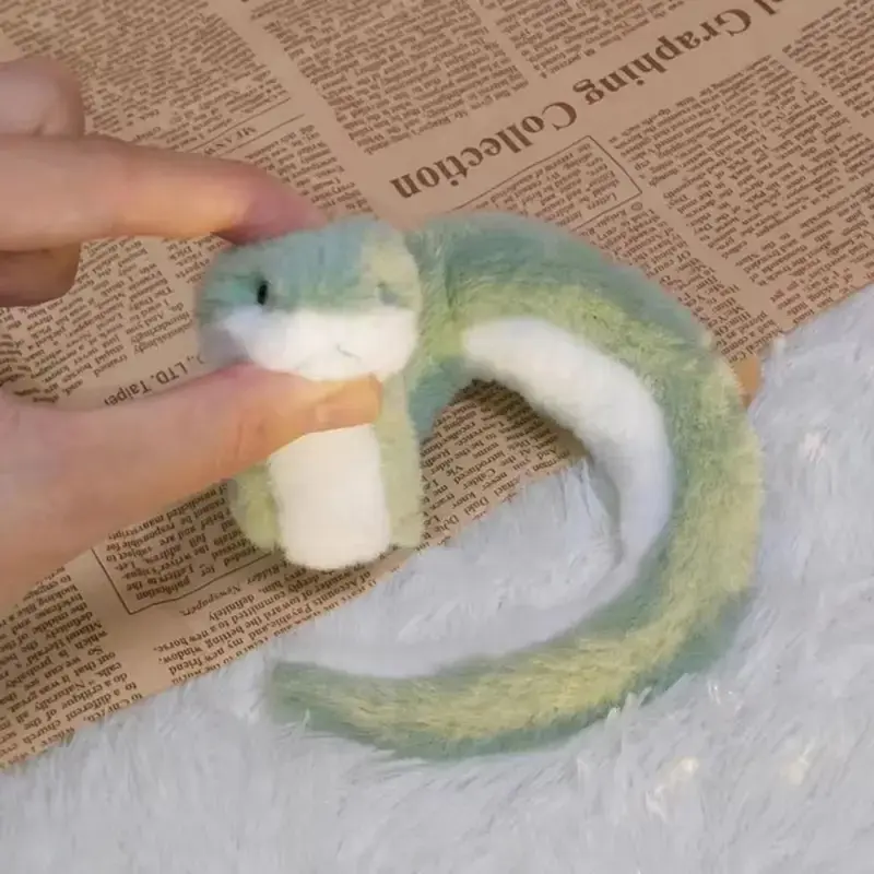 Plush Year of The Snake Plush Toy Little Snake Wrap Around Arm Snake Stuffed Plush Doll Comfort Cartoon Green Snake Animal Doll