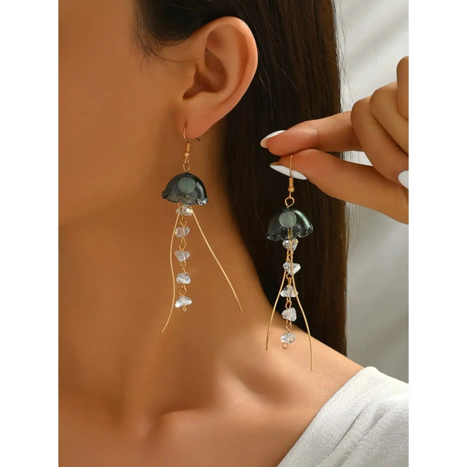 Dreamy Glass Jellyfish Earrings – Crystal Chain Ocean Fringe Teardrop Statement Jewelry for Women, Unique Fashion Accessory for Party Wear & Daily Styling
