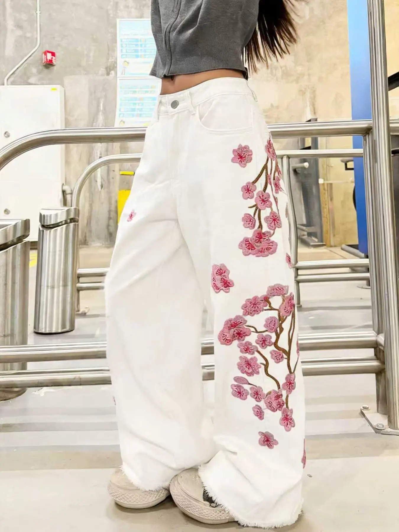 Women's Fashion Cherry Blossom Floral Embroidered Jeans, Loose-Fit Wide Leg Pants, Comfortable Street Style, All Seasons Casual Long Pants