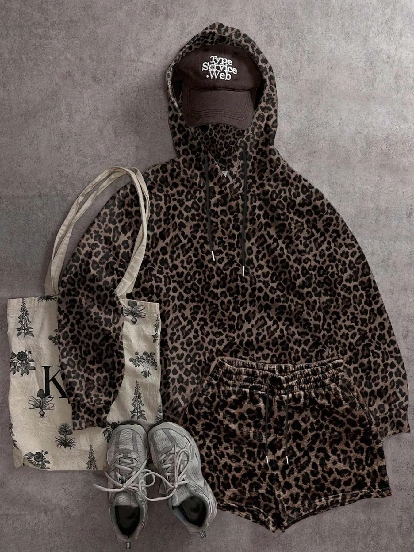 Y2K Coquette Co‑ords Brown Leopard Print 2 Piece Outfits Set for Women Hooded Neck Long Sleeve Drawstring Hood Sweatshirt Elastic Waist Drawstring Shorts Casual Streetwear Tracksuit for Autumn Outfits Women Match with Swanny Pants
