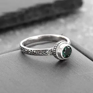 Exquisite Vintage Green Zircon Ring for Women Simple Charm Banquet Party Birthday Anniversary Gift
