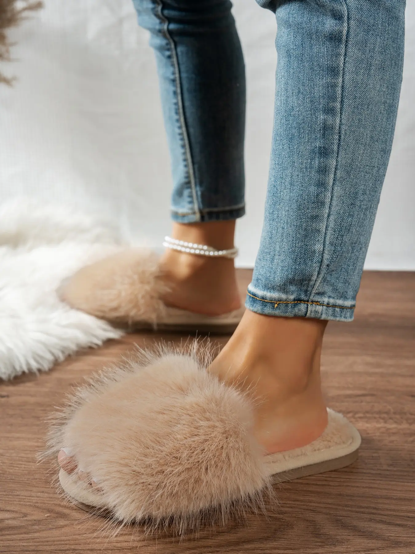 Women Fluffy Faux Fox Fur Open Toe Slide Slippers, Plush Soft Indoor Outdoor Slip on Flat Sandals, Luxury Warm Furry Casual Home Walking Slides, Bedroom Slippers