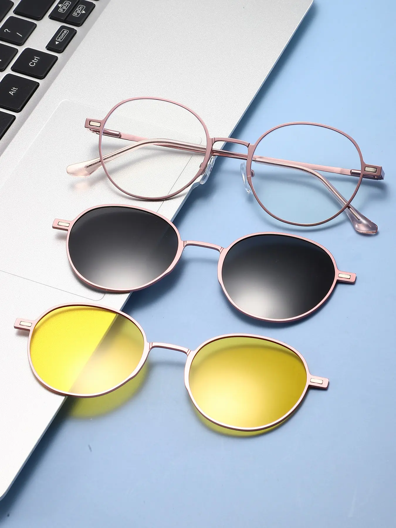 New Three-In-One Magnetic Glasses Set, Includes 1 Pair of Glasses + 2 Lenses + Case, Round Frame Design, Ideal for Daily Use, Perfect Gift