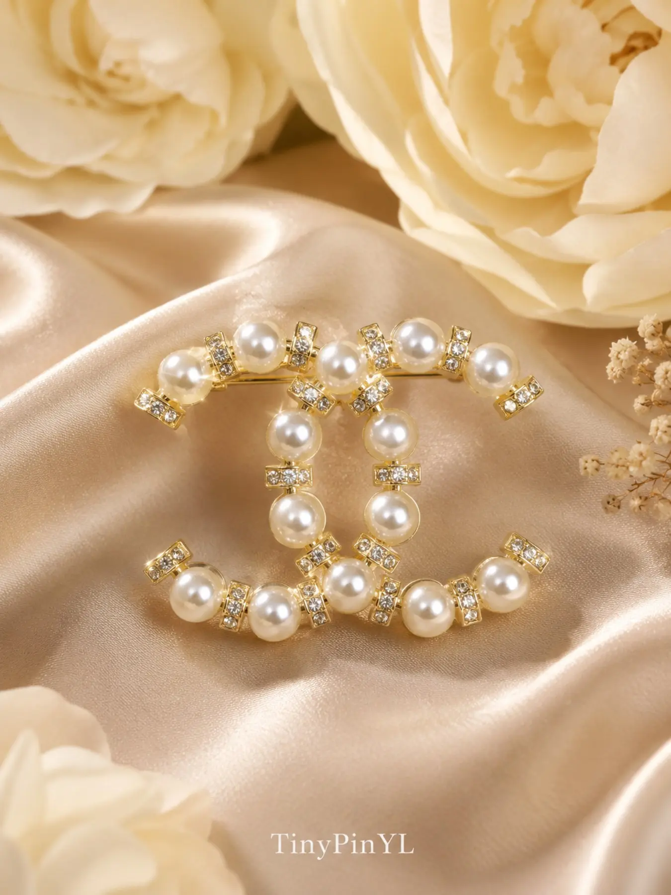 Women's Versatile Commuter CC Brooch, Dual Color Pearl Strand, Floral Rhinestone Design, Ideal for Collars, Hats, Scarves, Necklaces, Bags