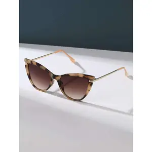 4pcs Retro Cat-Eye Sunglasses for Streetwear & Travel – Block UV Rays, Stay Stylish with Lightweight Frame & Multi-Pack Value