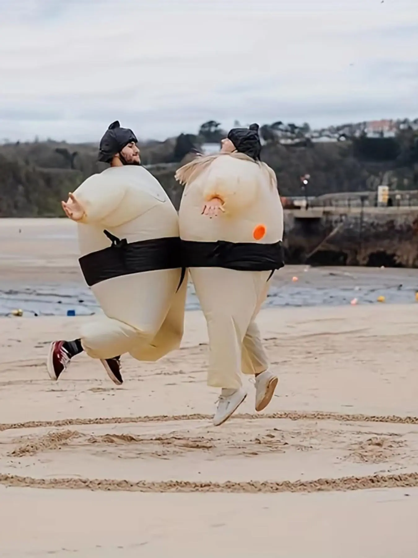 Inflatable Sumo Wrestling Suits, Baggy Adult Sumo Costume, Blow Up Costume, Inflatable Halloween Costumes for Men/women, Christmas, Fun Party Wear, Polyester