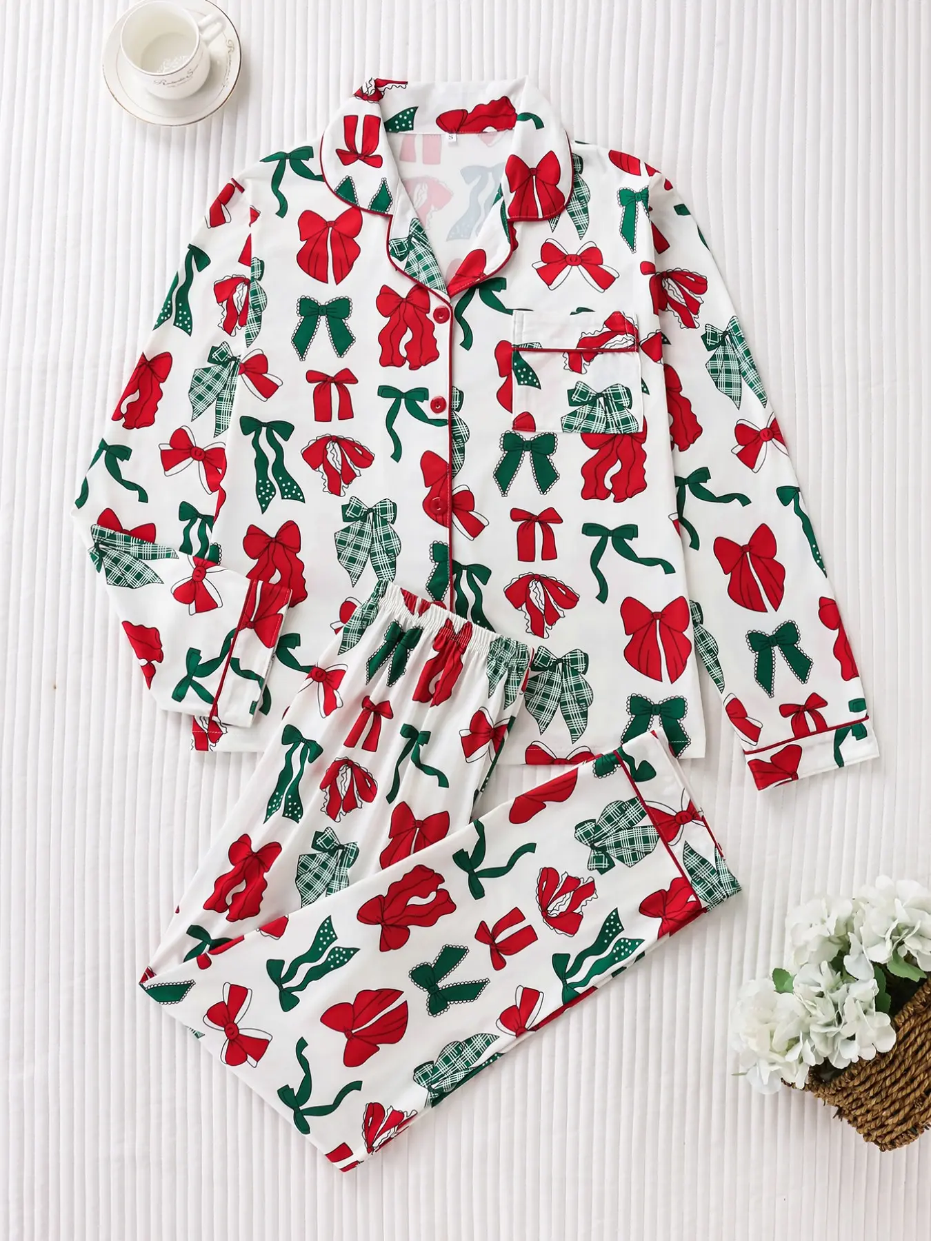 Two-Piece Christmas Pajama Set Pjs for Women, Soft Comfortable Fabric, Loose Long Sleeve Top and Pants, Sweet Style Home Sleepwear Loungewear Print