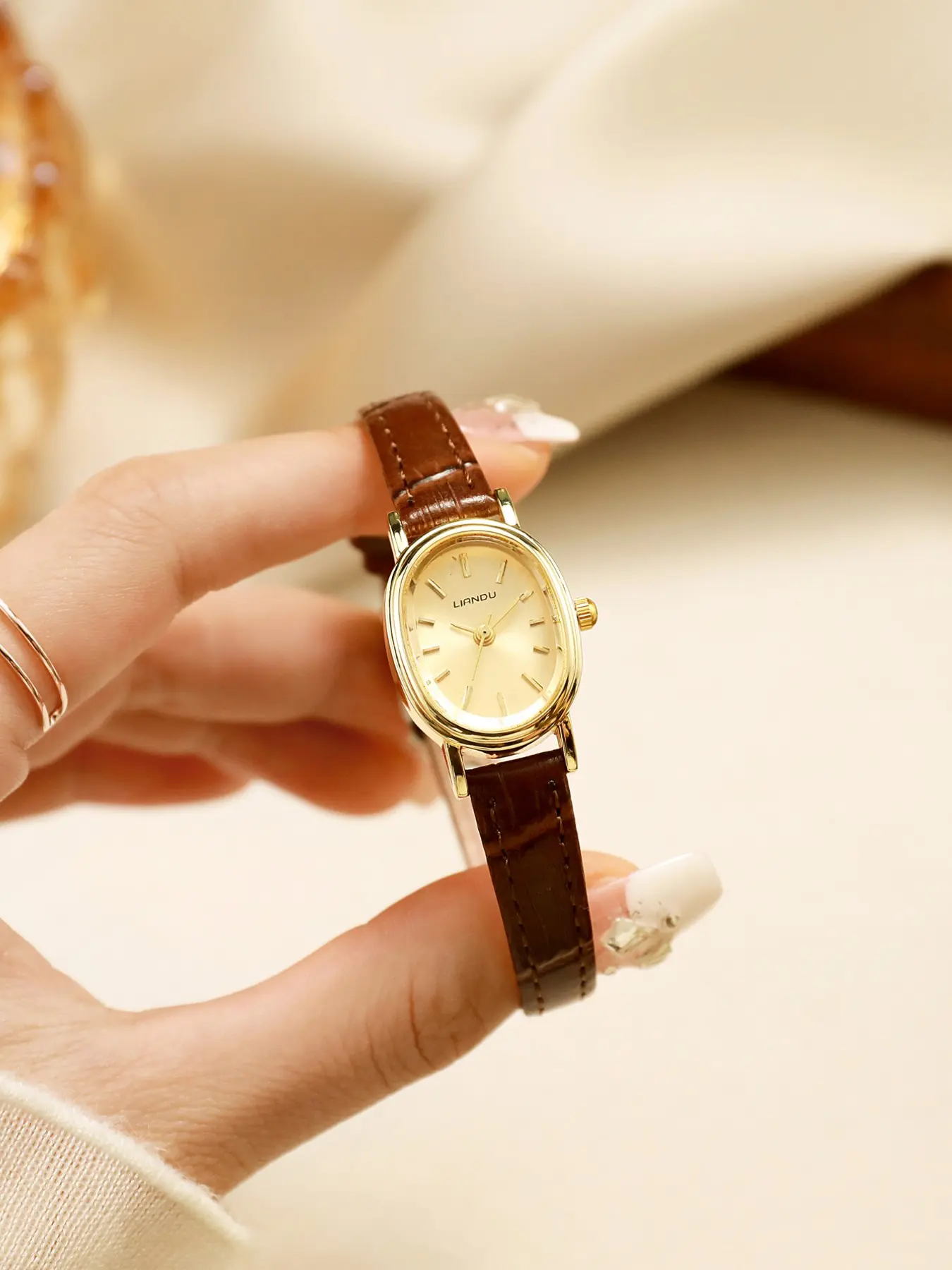 Elegant Women's Fashion Quartz Watch, PU Leather Oval Gold Dial, Quartz Movement, Buckle Closure, All Seasons, Perfect Gift for Her