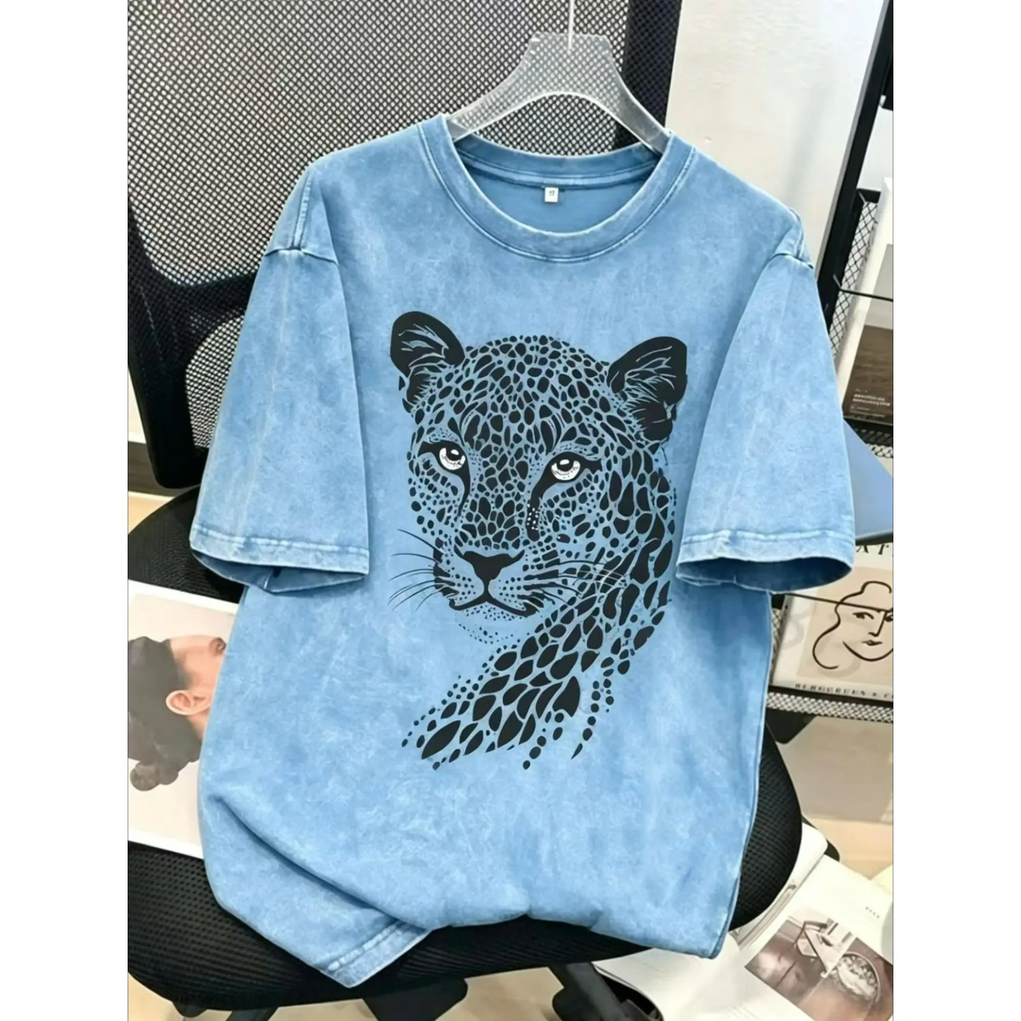 Vintage Washed Black Leopard Print Men'S T-Shirt, Plus Size 0-5XL, Retro Panther Graphic Casual Short Sleeve Tee, Oversized Streetwear Top for Men