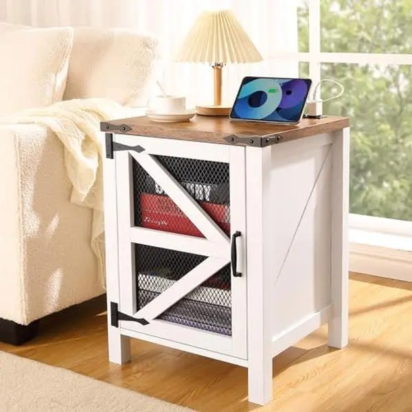 GARVEEFarmhouse Nightstand with Charging Station, 18" Bedside End Table Featuring Barn Mesh Door and Adjustable Shelf, Rustic White Sofa Side Table Ideal for Bedroom and Living Room