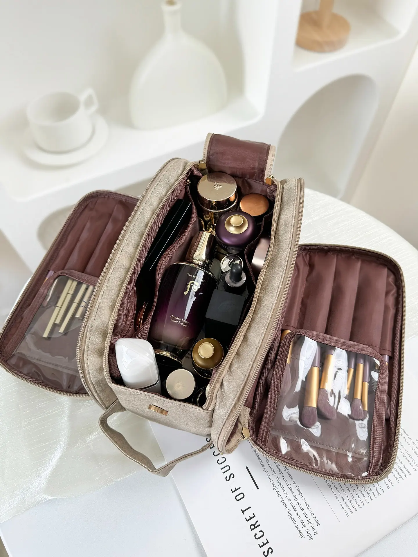 Multifunctional Makeup Bag for Women, Large Capacity Waterproof Handheld Travel Organizer, Portable Cosmetic Case for All Seasons, Travel Cosmetic Bags