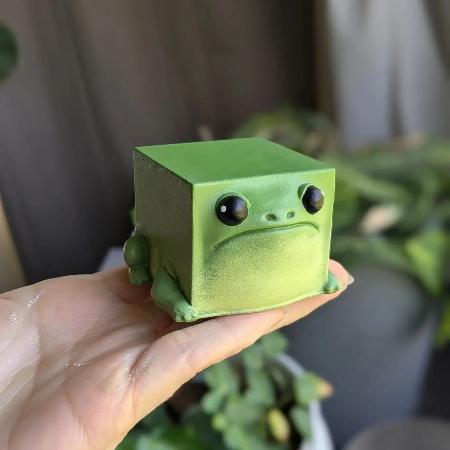 Ugly Cute Frog Figurine, Decoration Figure, Quirky Resin Ornament, Funny Desk Decor, Desk Ornaments, Mini Statue, Home Decor Statue, Weird Craft, Aesthetic Room Decoration, Novelty Handicraft