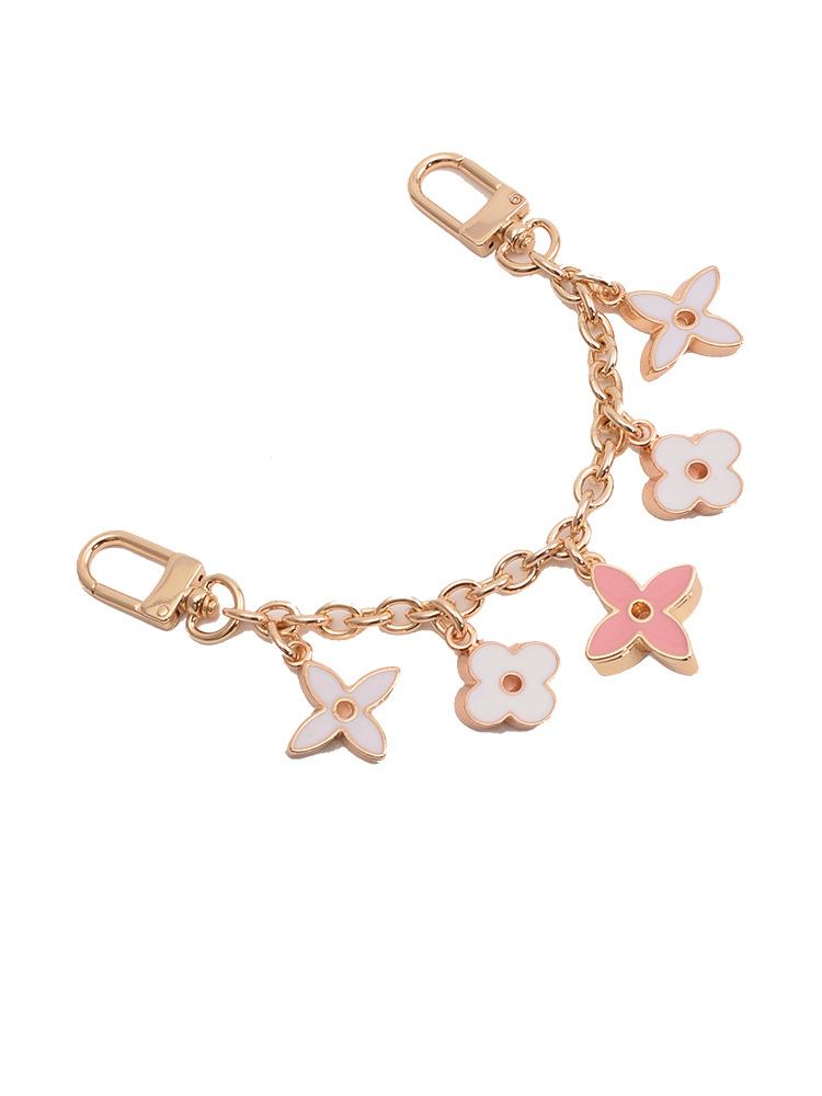 Bag chain decorative accessory with four-leaf clover element, chain pendant, hardware accessory, chain ornament