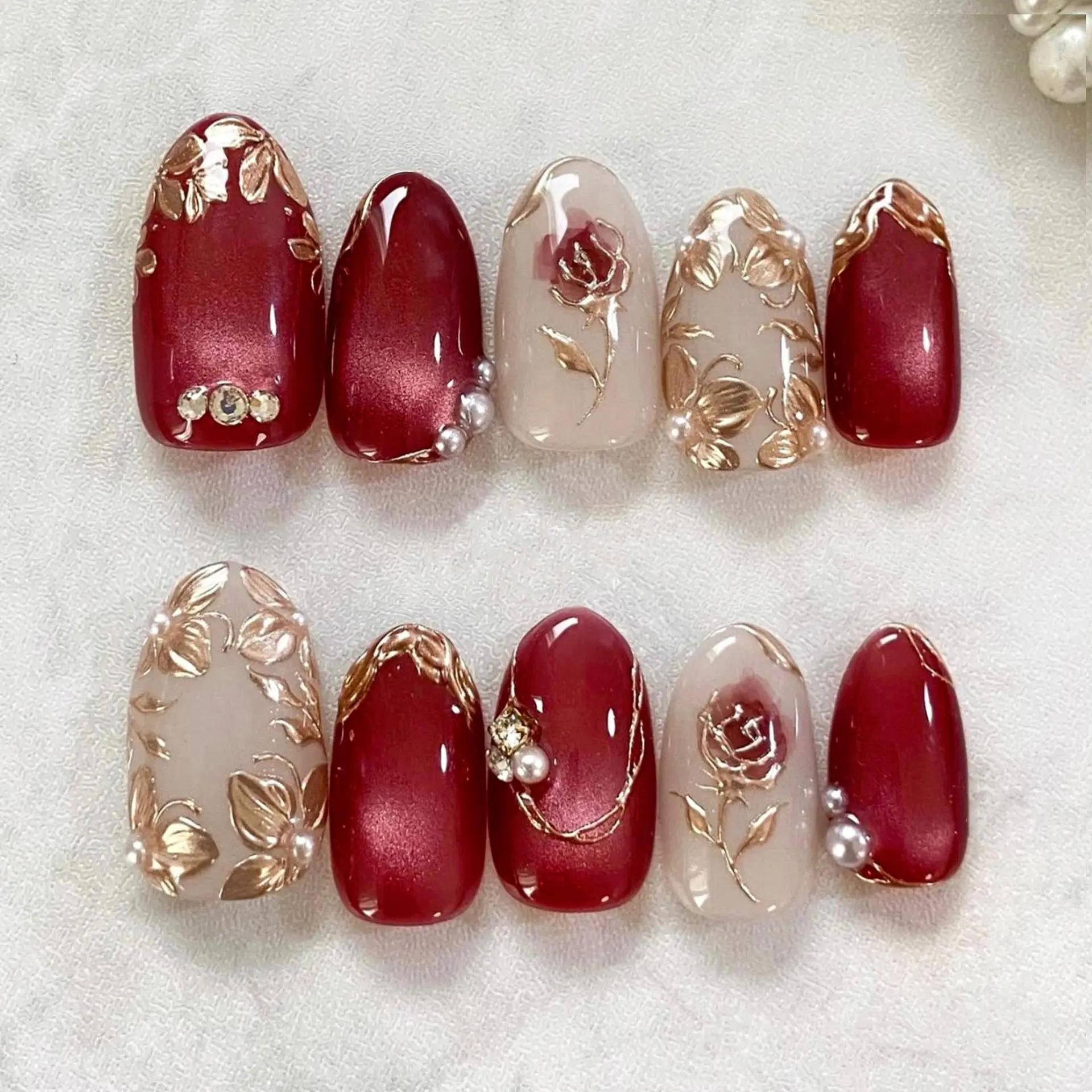 30 Pcs Short Almond Press On Nails, Decorative Cat Eye & Gold Rose Design with Glass Bead Effect, Reusable Fake Nail Kit for Daily & Party Wear, Decorative Nails