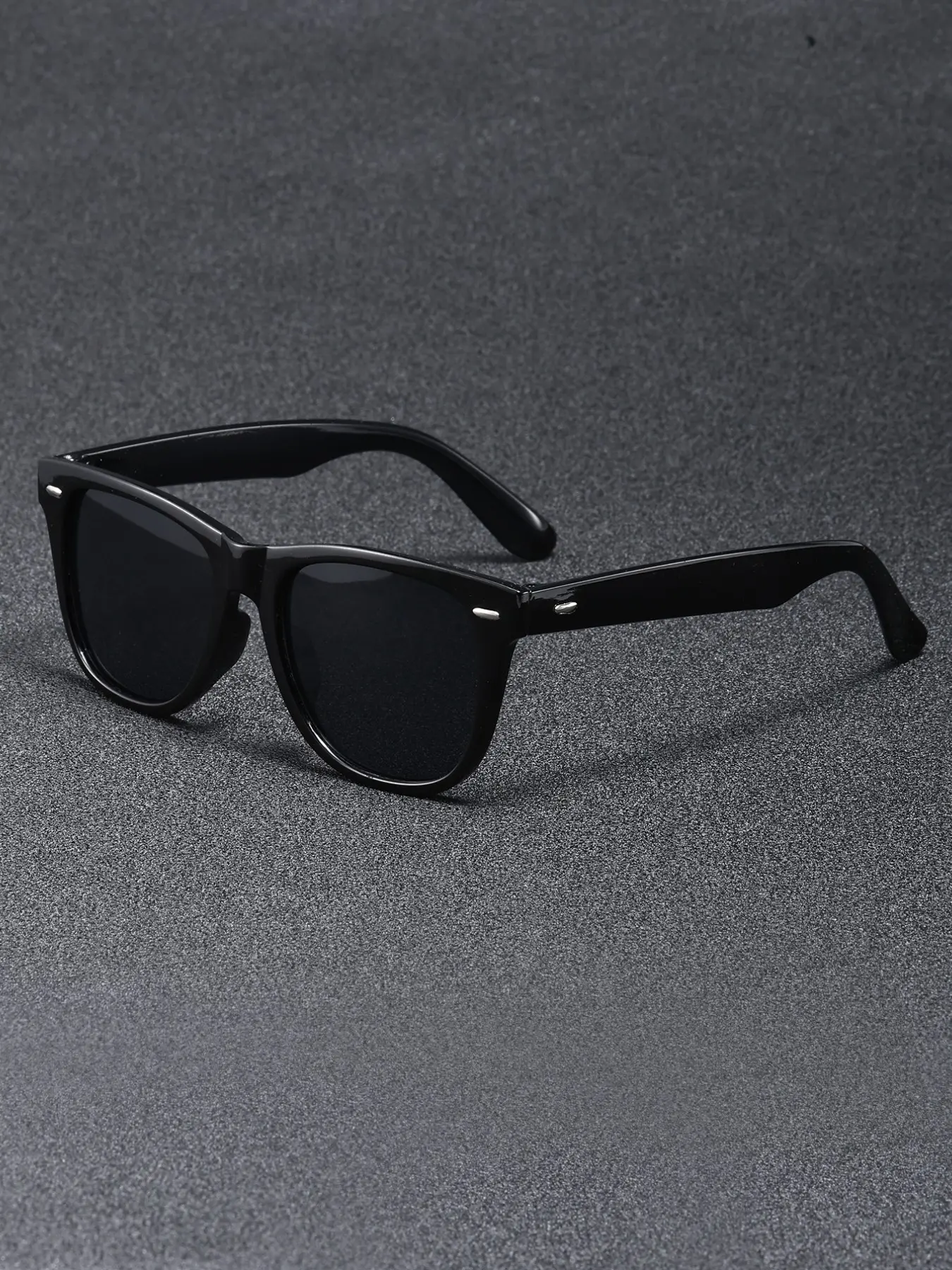 Unisex Polarized Sunglasses, Anti-UV & Scratch Resistant Lenses, Classic Design for Daily Commute & Travel, Trendy Square Frame