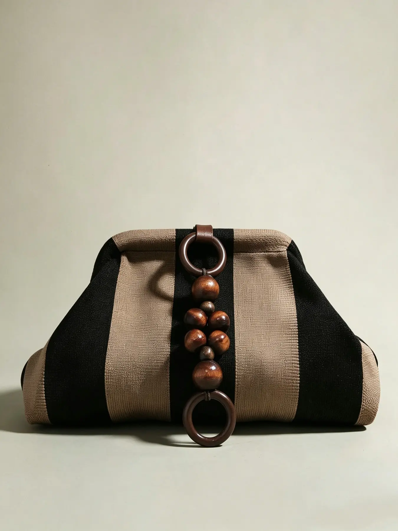 Retro Minimalist Style Striped Bag, Elegant Pillow Bag, Fashionable and Unique Design, Versatile Clutch Bag, Wooden Bead Charm Design, Suitable for Commuting, Shopping and Gatherings