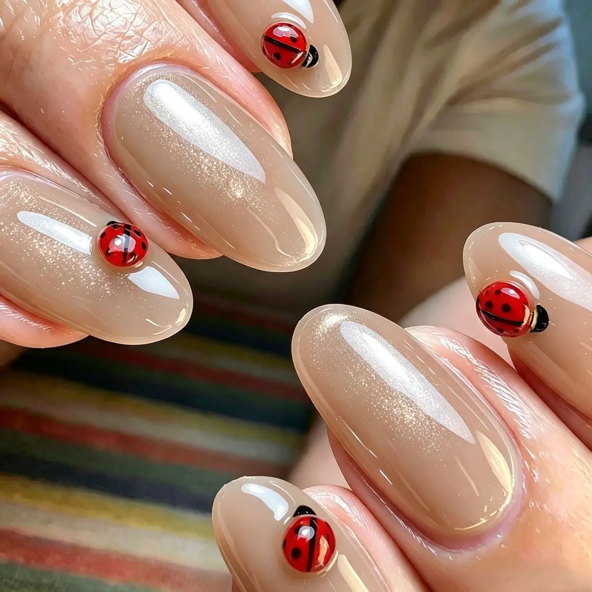 Cute 3D Ladybug Press-On Nails, 24pcs Nude Cat Eye Shimmer Almond Shape False Nails, Reusable Nail Art for Spring Summer Parties