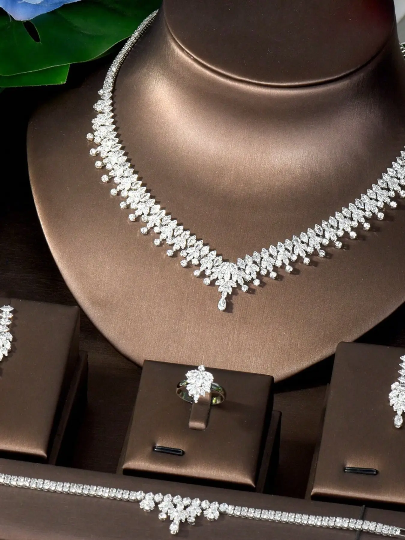Cross-Border European and American Fashion V-Shaped Zircon Embedded Jewelry Bracelet Set, Stylish Accessory for Women, Perfect Gift Idea