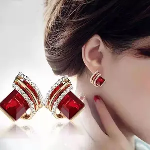 Versatile and stylish women's earrings, new model DDES0917, high-end diamond-studded earrings, crystal diamond-shaped wing geometric earrings