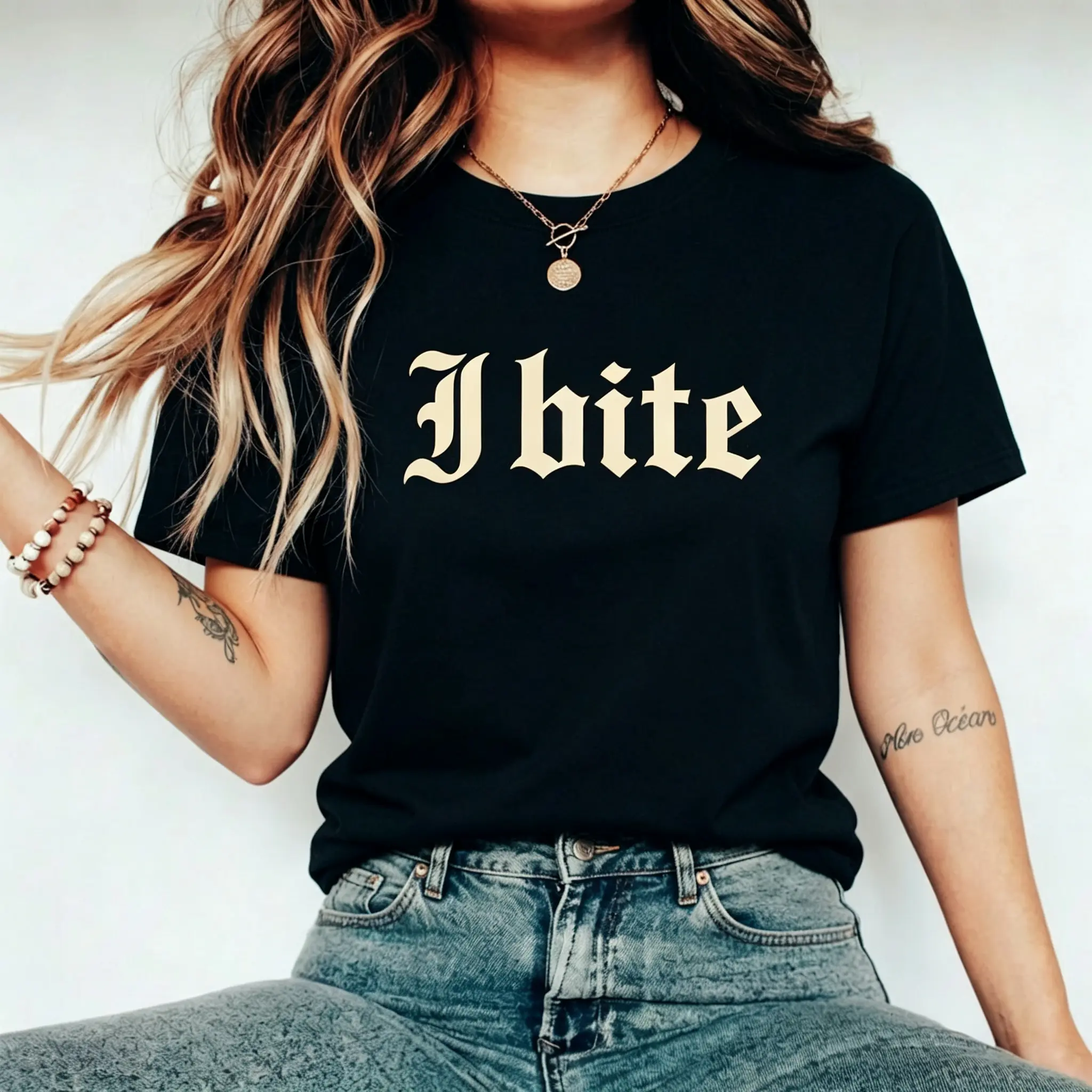 Edgy Gothic "I Bite" Lettering T-Shirt, Alt Dark Aesthetic Graphic Tee, Retro Old English Font Streetwear Shirt