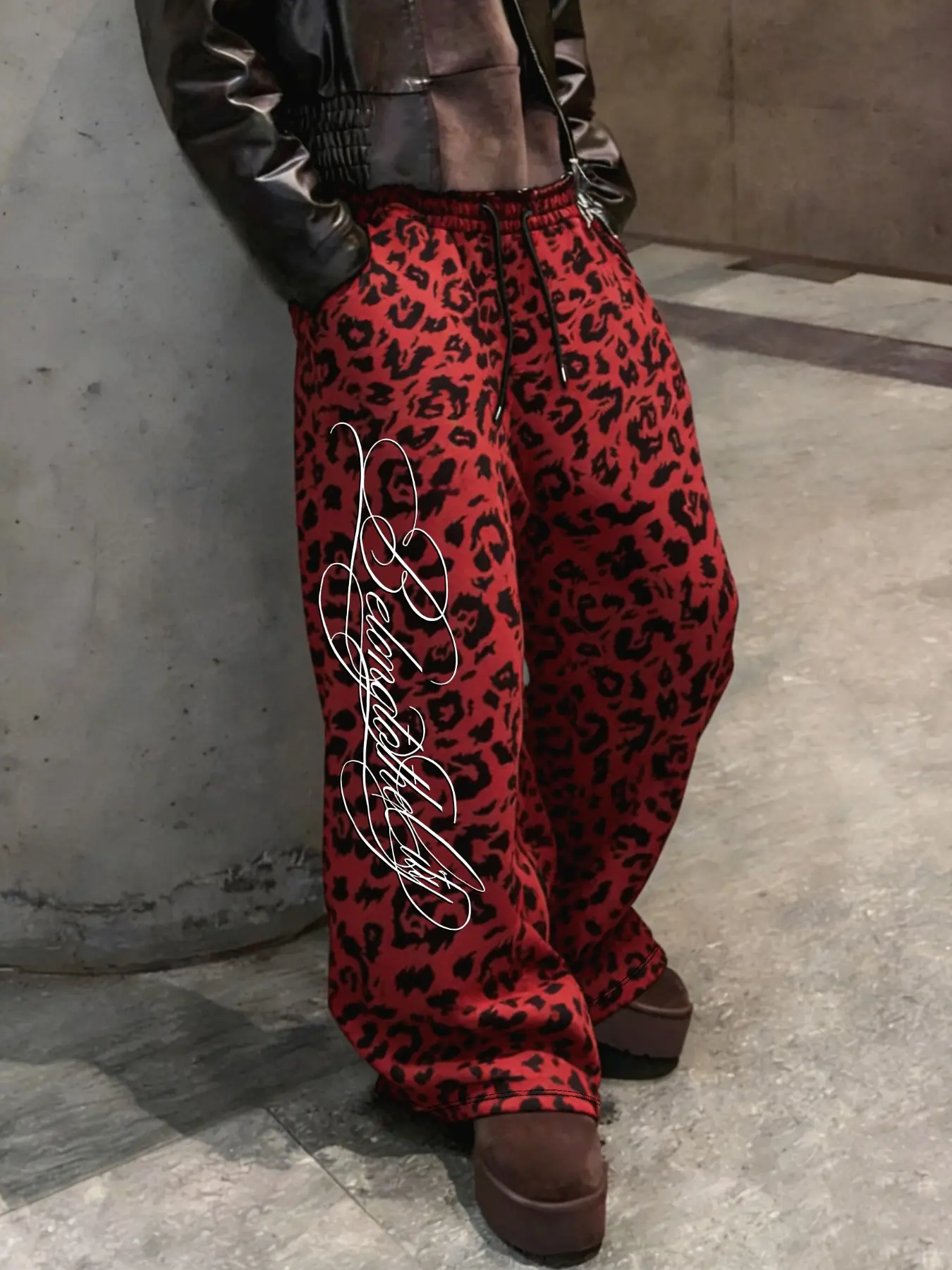 Y2K Grunge Red Leopard Print Sweatpants Men Women Oversized Baggy Track Pants with Graphic Script Hip Hop Streetwear Slouchy Wide Leg Joggers for Everyday Casual OOTD Dance Practice