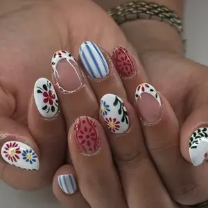 30pcs Short Oval Flower Nail Art Set, Nail Art Supplies, French Press-On Nails, Includes Jelly Glue and Nail File, Plain Surface, Short Nails