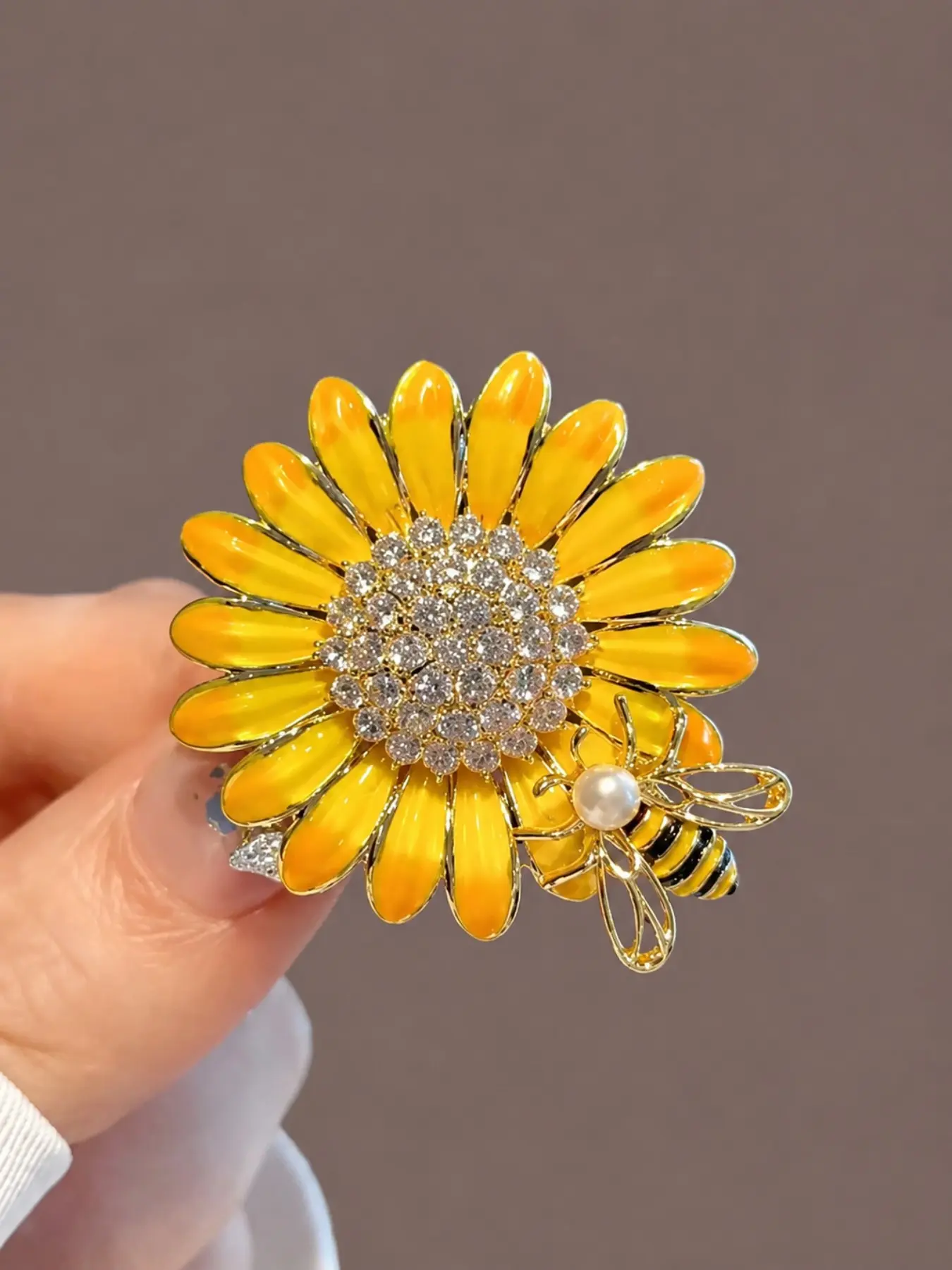 Vintage Enamel Sunflower Brooch, Exquisite Bee & Daisy Floral Fashion Lapel Pin, Brooch Pins, Suit Jacket Brooch for Women & Men, All Seasons Accessory