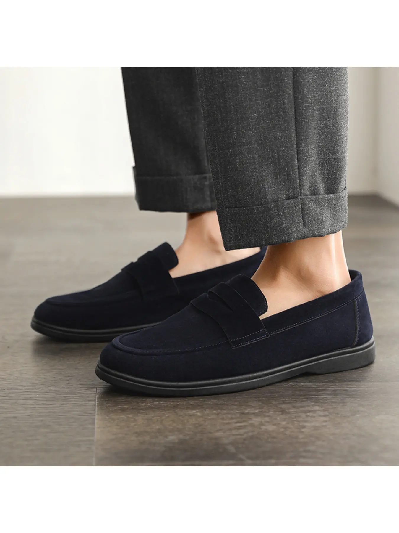 Korean Style Velvet Loafers for Men, Slip-On Design, Casual Daily Wear, Student Friendly Bean Shoes, Trendy Footwear for Everyday Use