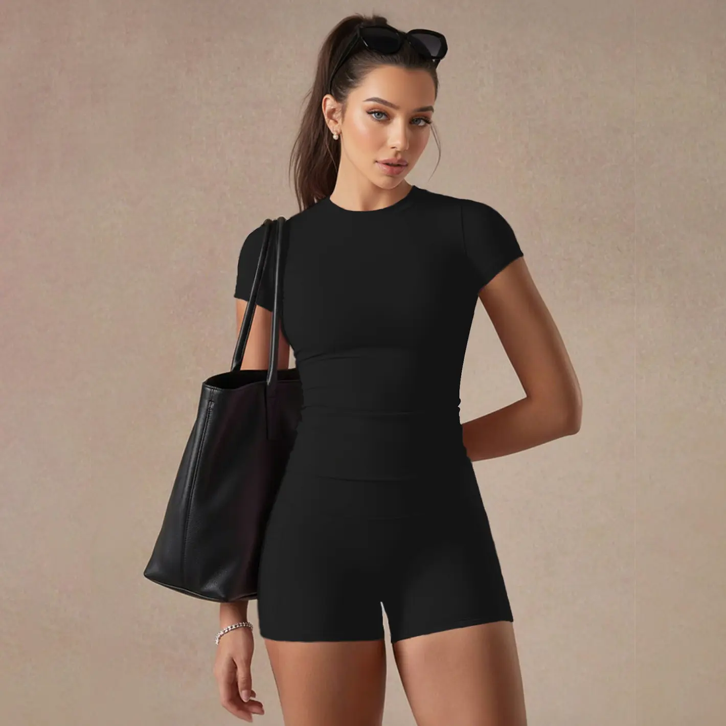 Women's Casual Sports Clothing Set, 2-Piece Sporty Chic Outfit with Quick-Dry Crop Top and High Waist Yoga Shorts with Pockets, Casual Sports Clothing Sets