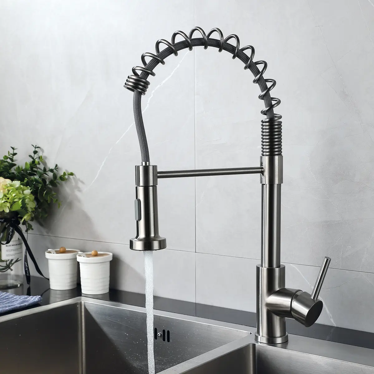 Single Handle Pull Down Sprayer Kitchen Sink Faucet, Adjustable Spout, 1-Lever Control, Hot/Cold Mix Function for Granite Counters, One-Lever Control
