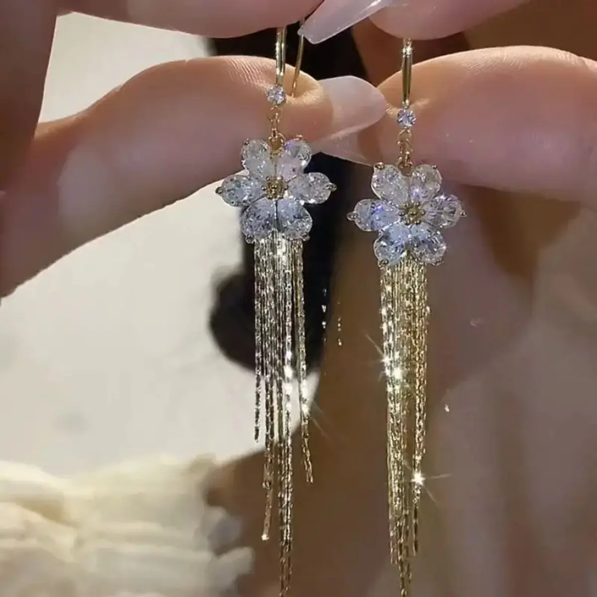 White Zircon Flower Earrings for Women – 14K Gold-Plated Long Petal Tassel Design, Fairy-Like Elegant High-End Temperament Earrings, Model DDES0379