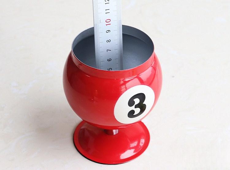 Hot-selling creative billiard metal ashtray, with a lid, anti-ash scattering, office table billiard decorative ashtray