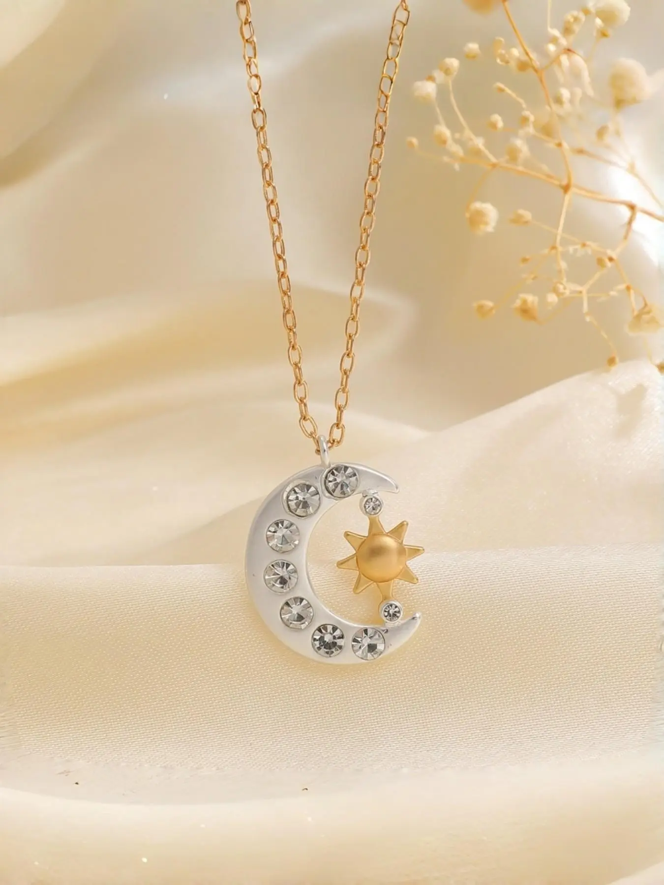Dainty Sun & Moon Elegant Rhinestone Chain Necklace for Women, Vintage Crescent Star Pendant Choker, Available in Gold & Silver, Daily Commute Vacation Jewelry, Birthday Gift for Girlfriend & Best Friend
