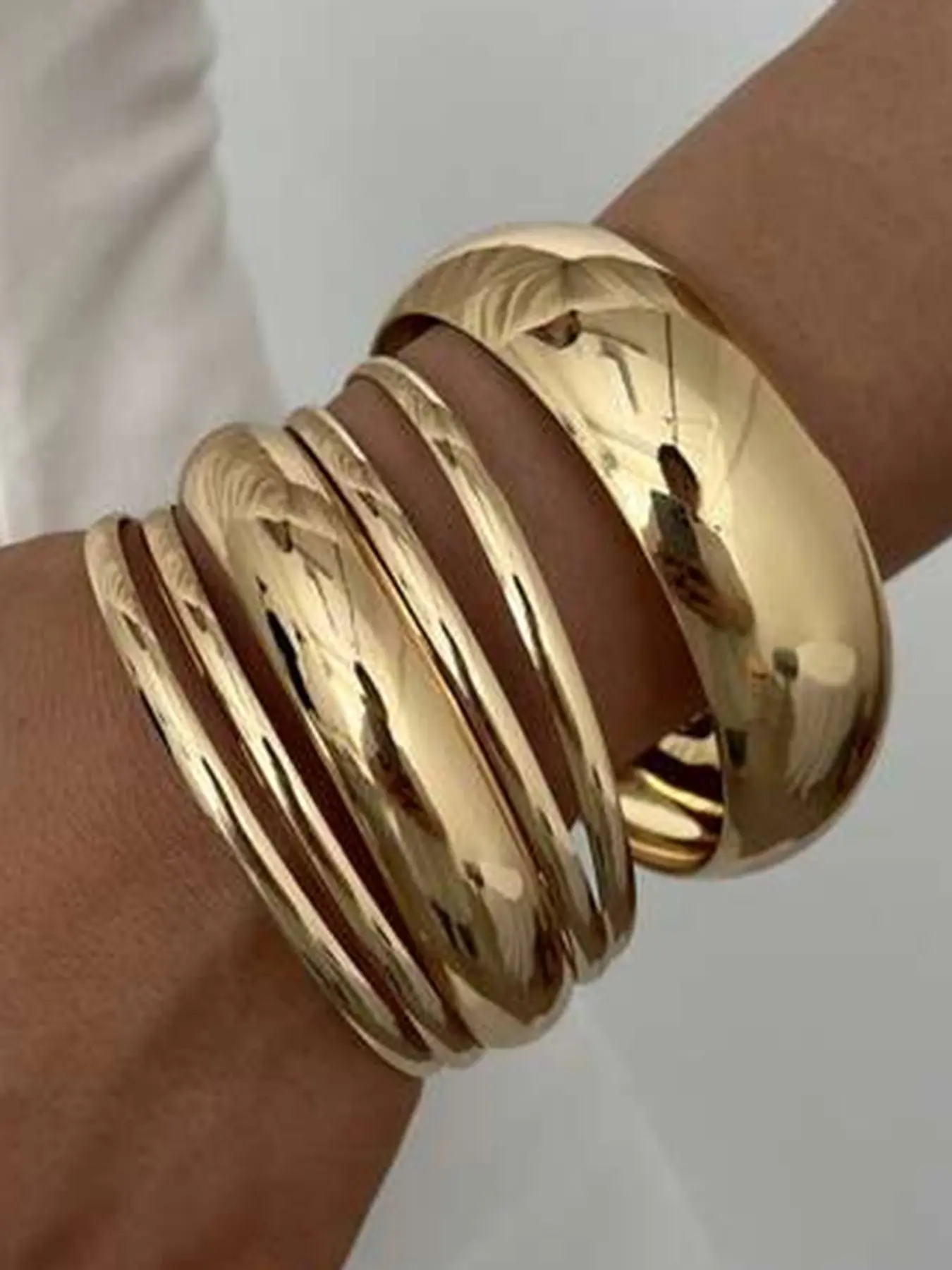 6-Piece Fashion Metal Bangle Set for Women, Bold Threaded Wide Bracelet Set, Chunky Bangles, Unique and Exaggerated Design, Perfect for Stylish Bracelets Set