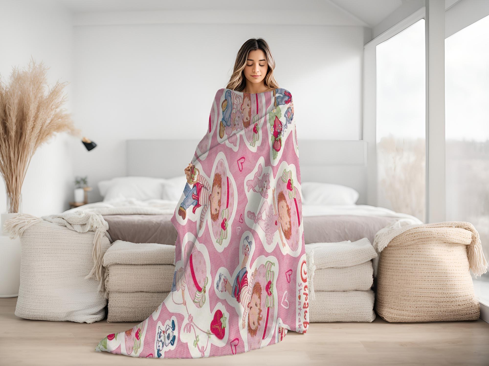 Strawberry Shortcake Cute Character Collage Fleece Blanket – Retro Pink Strawberry Themed Plush Throw, Perfect for Nostalgic Cartoon Fans, Ideal for Kids Bedroom