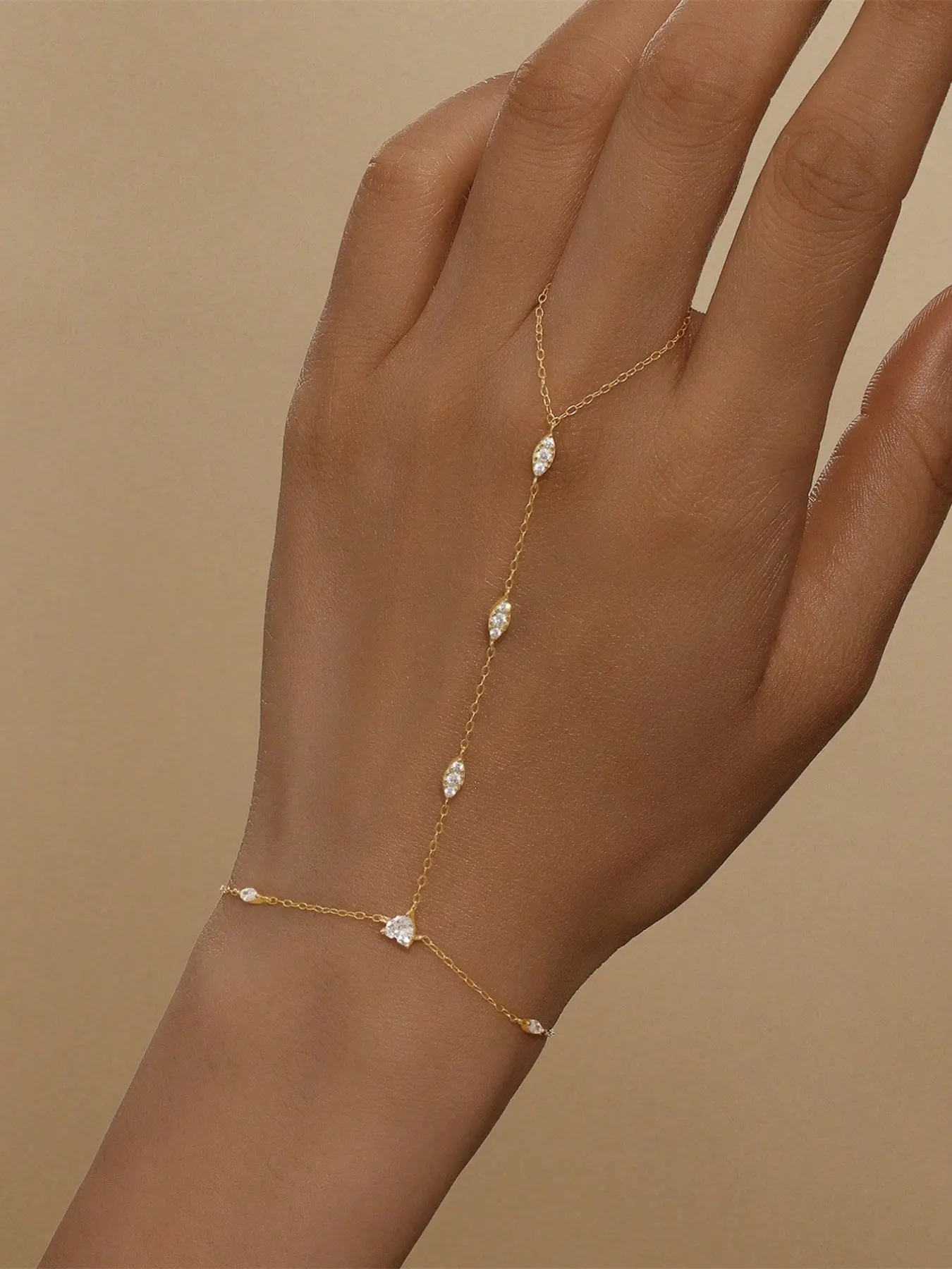 A set of ring and bracelet, featuring a cubic zirconia delicate bracelet and ring chain. Suitable for daily wear, for occasions such as weddings, parties, engagements, anniversaries, and Valentine's Day.