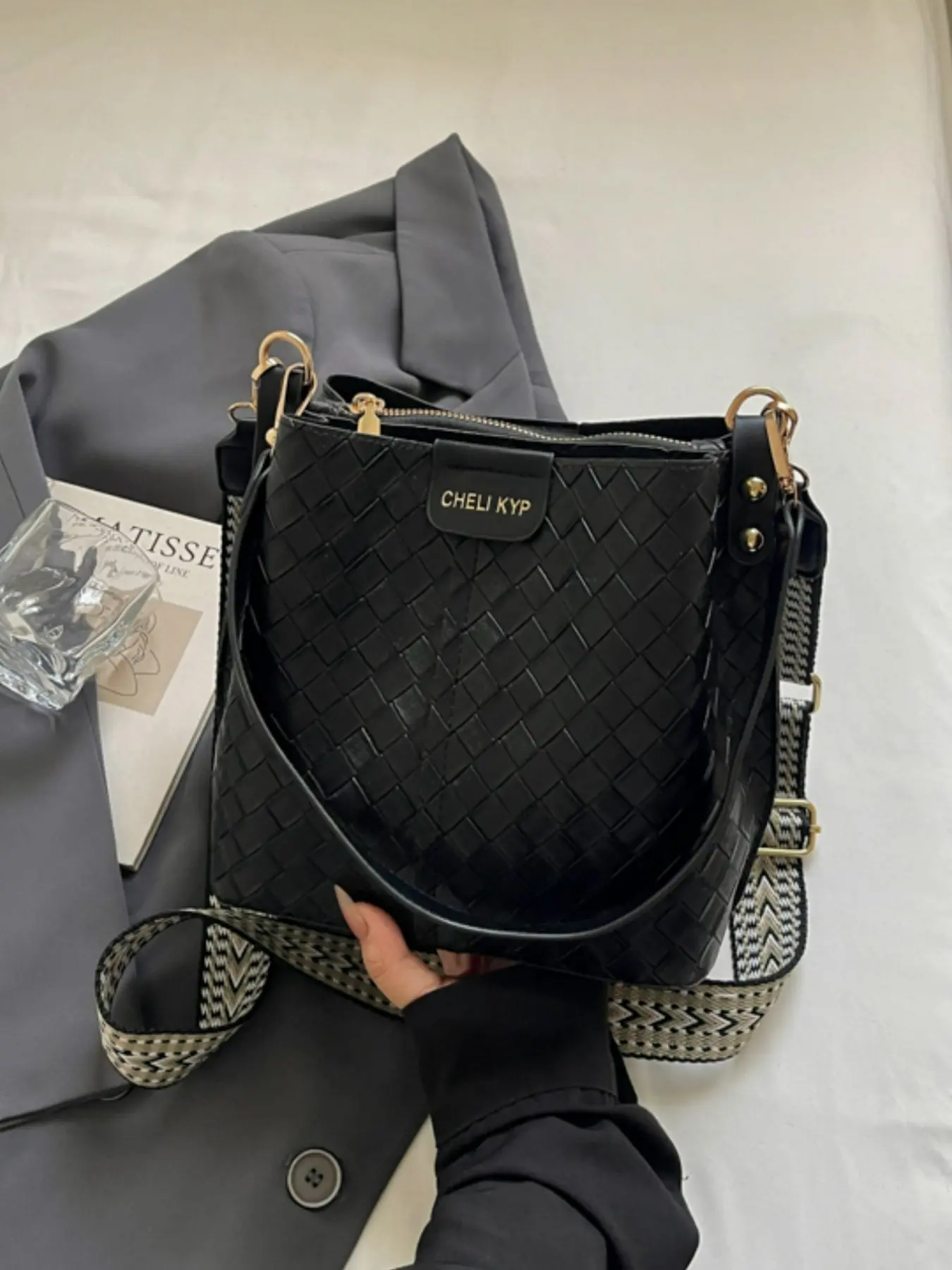Fashionable Solid Color Bucket Bag, Large Capacity Commuter Shopping Bag, Wide Strap Shoulder Crossbody Bag, Modern Style