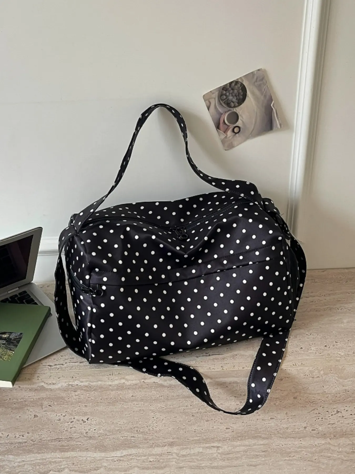 Fashion polka dot large-capacity lightweight and comfortable luggage bag, adjustable cross-body strap multi-pocket travel bag, casual fitness daily outing shoulder tote bag