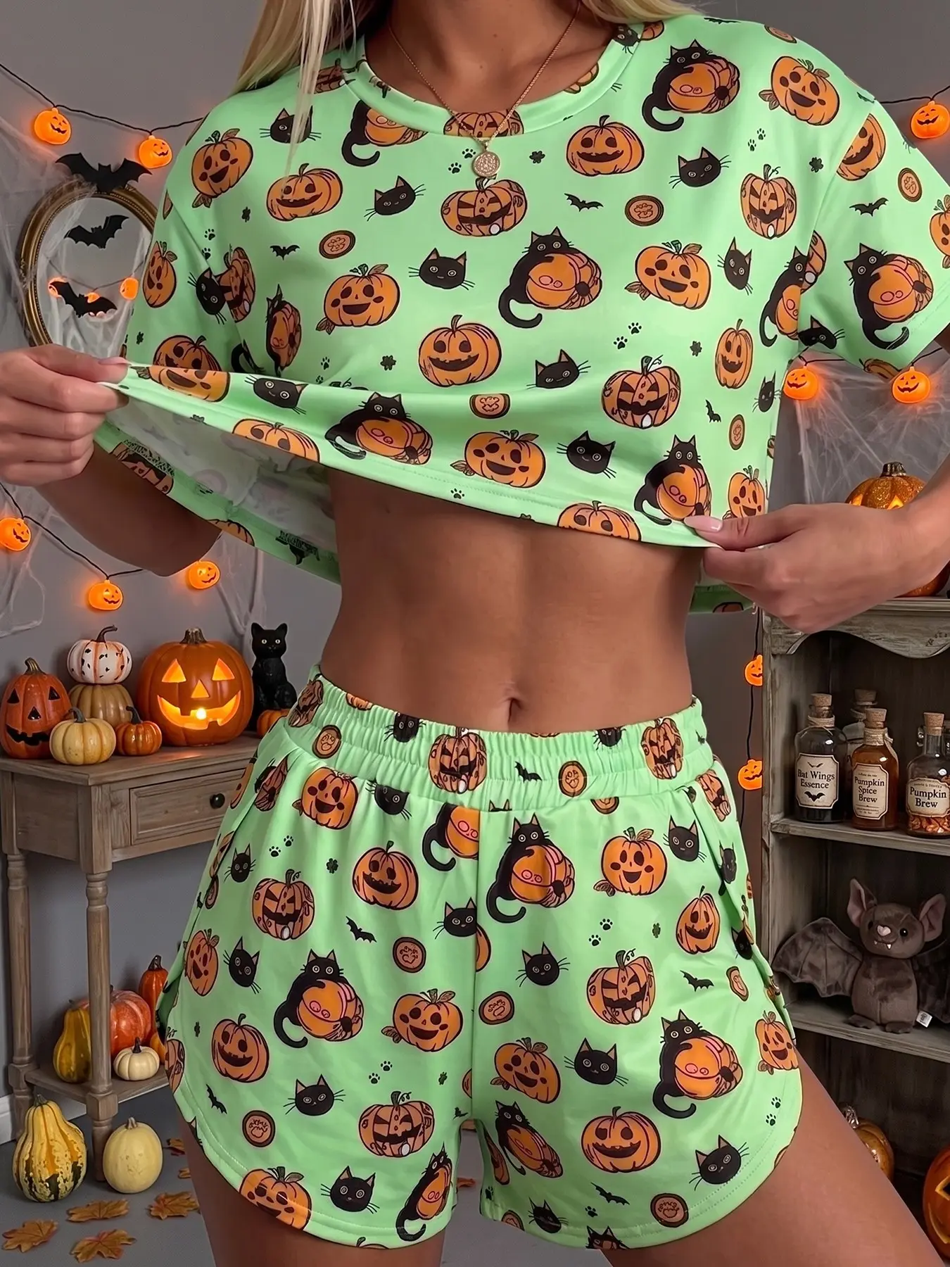 Women's 2-piece Halloween summer pajama set, featuring a pumpkin, bat, and ghost pattern. The loose fit and casual style make it suitable for lounging at home, parties, and everyday holiday wear. Loungewear