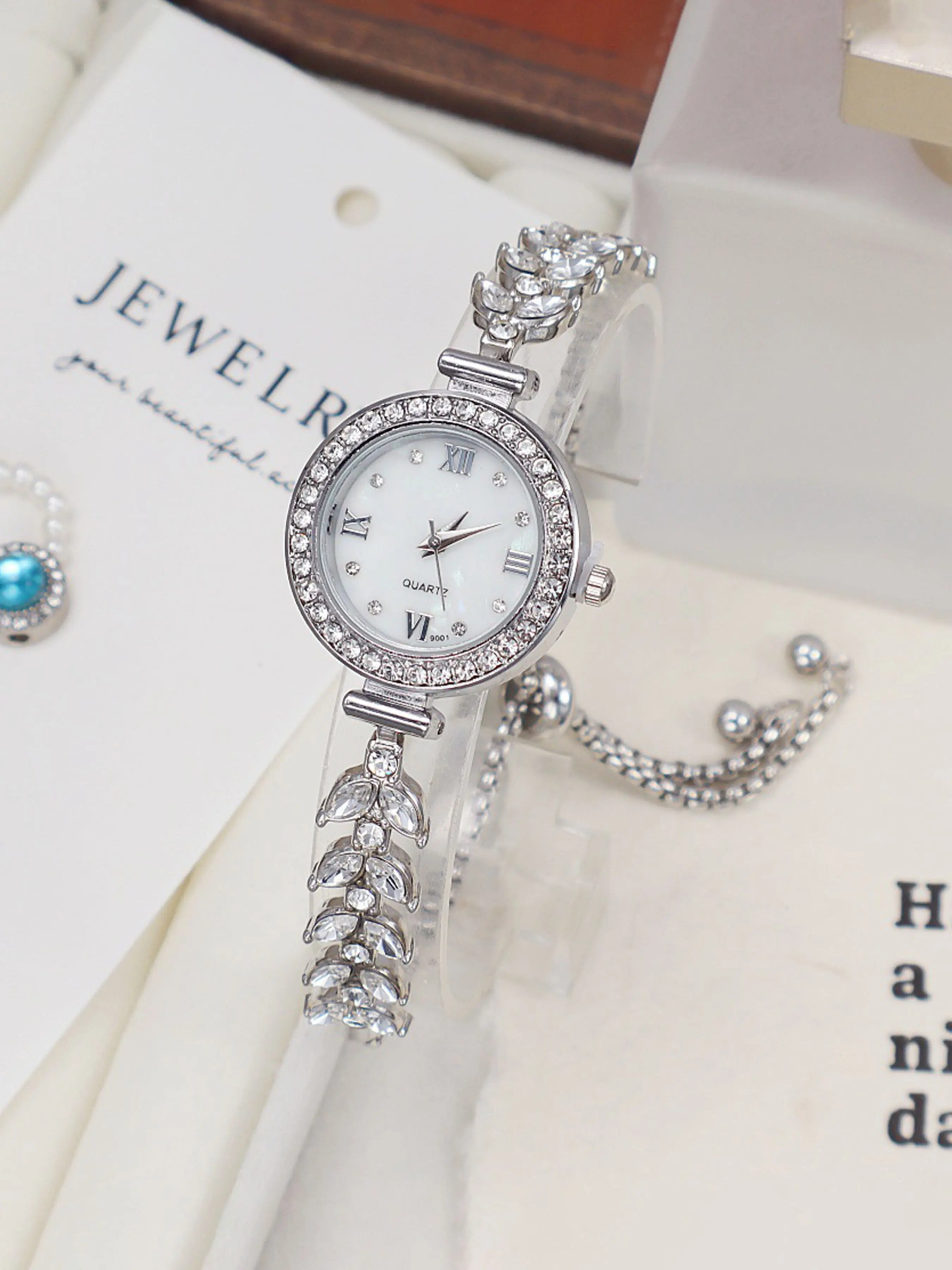 New Mermaid Flower Rhinestone Women's Watch, Round Diamond Bracelet Quartz Watch, Casual Buckle Closure, All Seasons