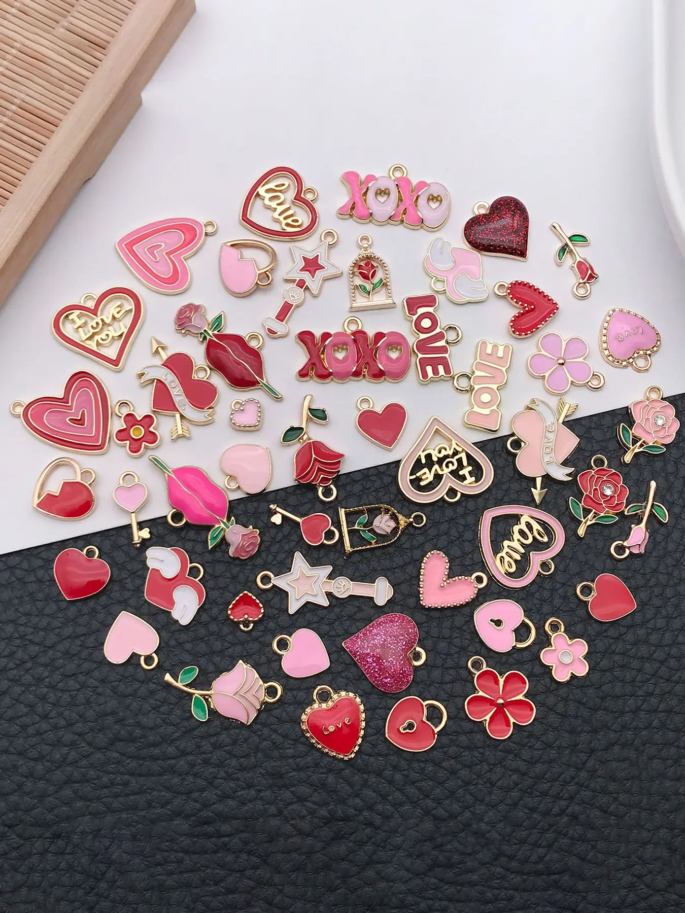 50pcs Mixed Fashion Enamel Red Romantic Valentine's Day Love Heart Design Charm Rose Flower Cute Pendant for DIY Bracelet Earrings Necklace Jewelry Making Craft Accessories Lovely Charms Gift for Lovers Diy With Charms